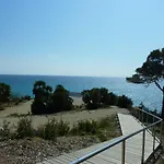 Jacqueline Apartment *