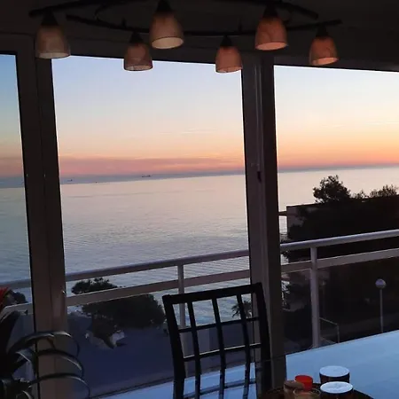 Jacqueline アパート