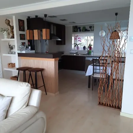 Jacqueline サロウ